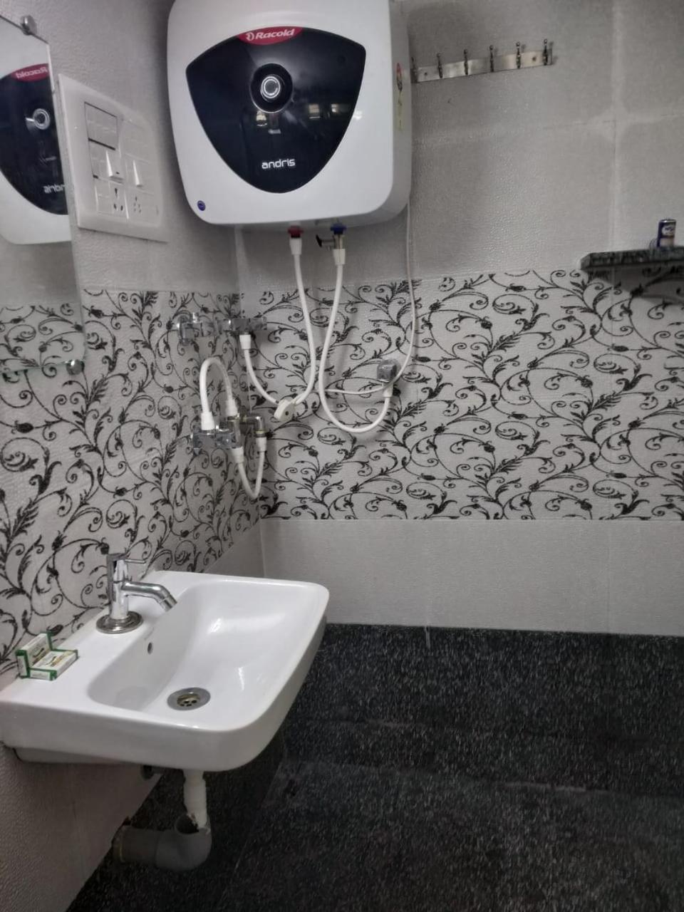 Wheel To Hills Stay Inn Service Apartments Chikmagalūr 外观 照片